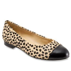 Trotters chic leopard print ballet flats  size 8.5